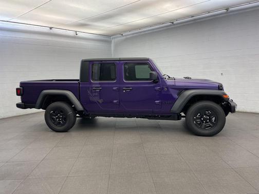 2026 Jeep Gladiator Sport