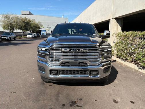2025 RAM 2500 Laramie Crew Cab 4x4 8' Box