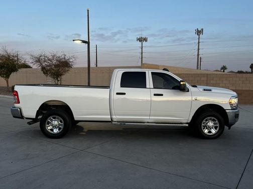 2024 RAM 3500 Tradesman Crew Cab 4x4 8' Box