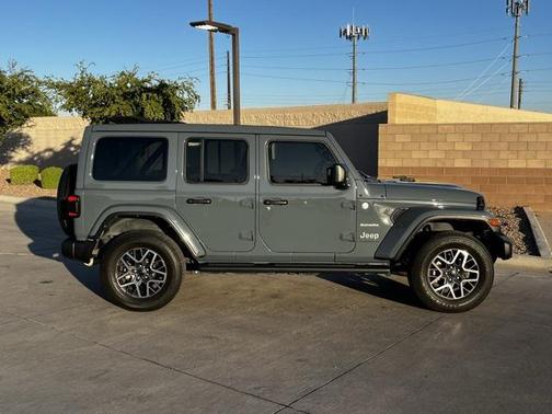 2024 Jeep Wrangler 4-Door Sahara 4x4