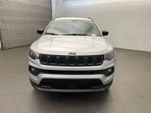 Silver Zynith Metallic Clearcoat 2026 Jeep Compass Sport