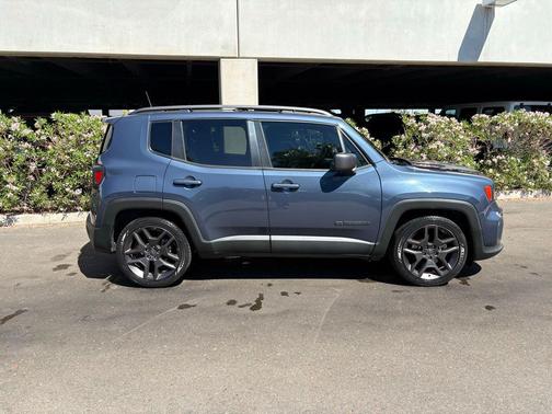 Slate Blue Pearlcoat 2021 Jeep Renegade Latitude
