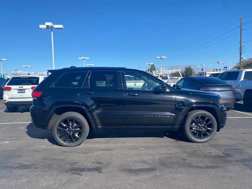 Photo 4 of 24 of 2020 Jeep Grand Cherokee Altitude