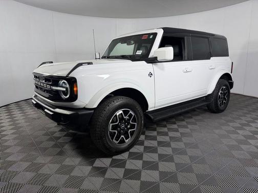 Oxford White 2025 Ford Bronco Outer Banks