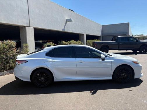 Wind Chill Pearl 2020 Toyota Camry XLE