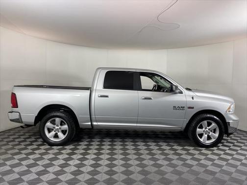 2016 RAM 1500 SLT