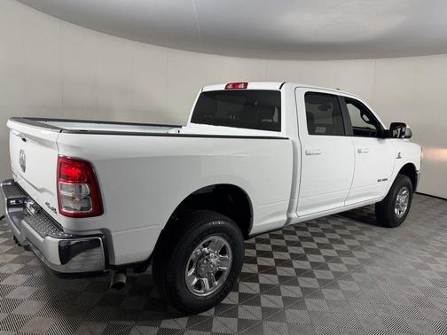 Bright White Clearcoat 2022 RAM 2500 Big Horn Crew Cab 4x4 6'4' Box