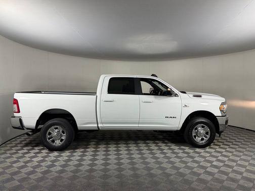 Bright White Clearcoat 2022 RAM 2500 Big Horn Crew Cab 4x4 6'4' Box