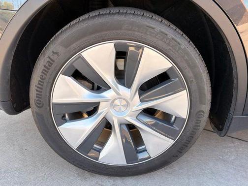 Pearl White Multi-Coat 2024 Tesla Model Y Long Range Dual Motor All-Wheel Drive