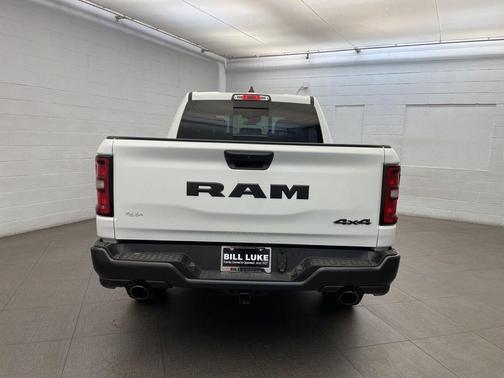 Bright White Clearcoat 2026 RAM 1500 Warlock Crew Cab 4x4 5'7' Box