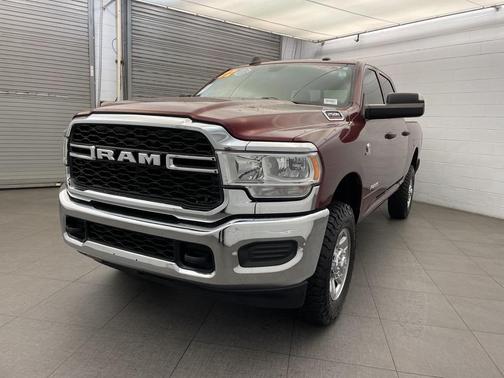 2022 RAM 2500 Tradesman Crew Cab 4x4 6'4' Box