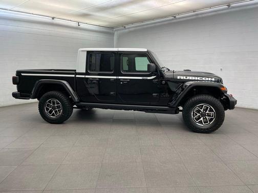 Black Clearcoat 2026 Jeep Gladiator Rubicon