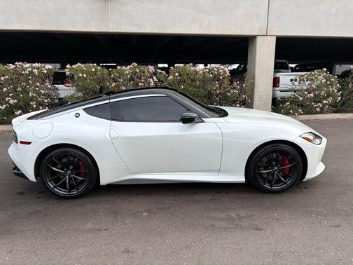 White Pearl 2024 Nissan Z Performance Manual
