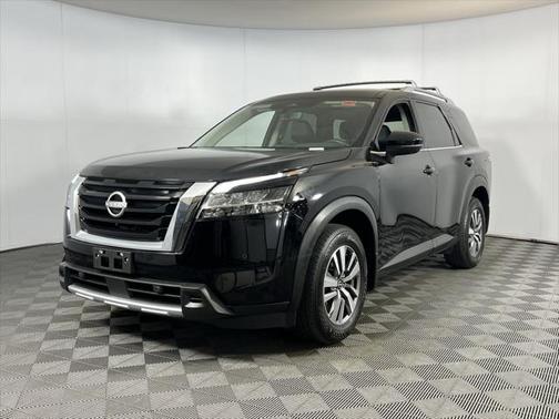 2023 Nissan Pathfinder SL FWD