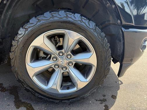 Diamond Black Crystal Pearlcoat 2021 RAM 1500 Limited