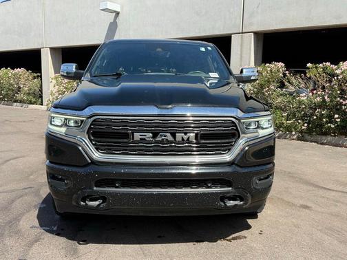 Diamond Black Crystal Pearlcoat 2021 RAM 1500 Limited