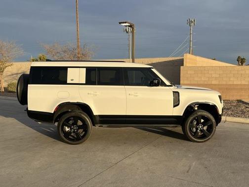 2024 Land Rover Defender 130 P400 X-Dynamic SE