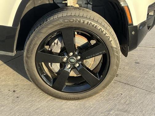 2024 Land Rover Defender 130 P400 X-Dynamic SE