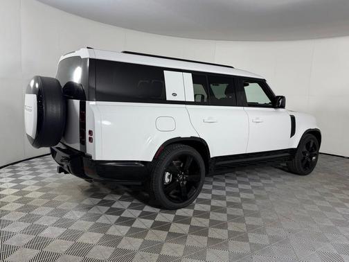 2024 Land Rover Defender 130 P400 X-Dynamic SE