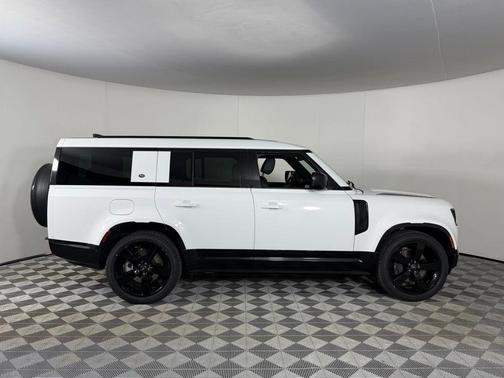 2024 Land Rover Defender 130 P400 X-Dynamic SE