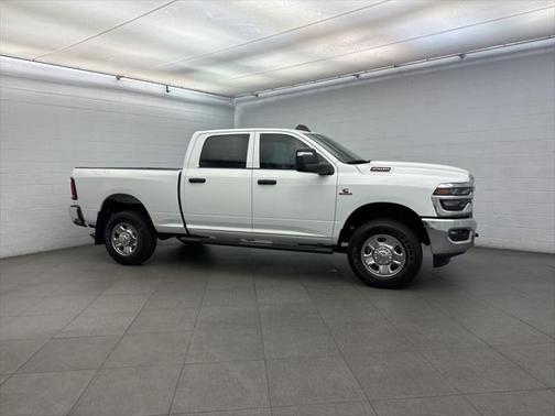 2025 RAM 2500 Tradesman Crew Cab 4x4 6'4' Box