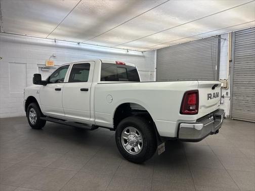 2025 RAM 2500 Tradesman Crew Cab 4x4 6'4' Box