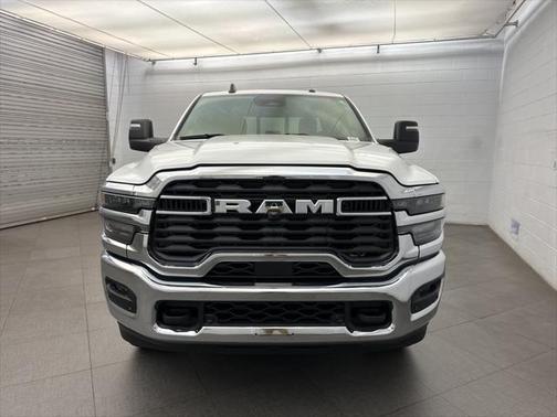 2025 RAM 2500 Tradesman Crew Cab 4x4 6'4' Box