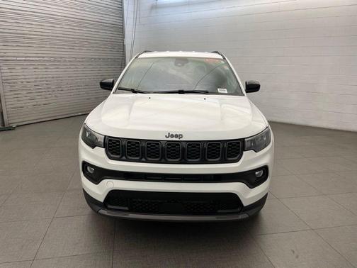 Bright White Clearcoat 2026 Jeep Compass Latitude