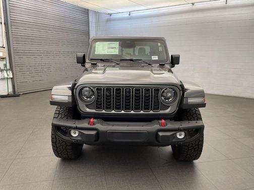 Granite Crystal Metallic Clearcoat 2026 Jeep Gladiator Rubicon