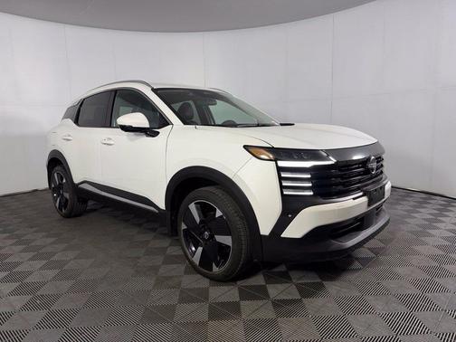 Aspen White Tricoat 2025 Nissan Kicks SR