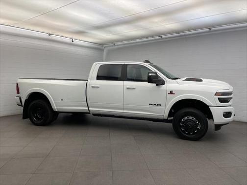 2025 RAM 3500 Limited Crew Cab 4x4 8' Box
