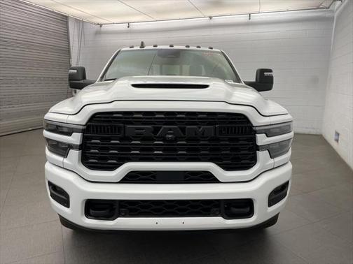 2025 RAM 3500 Limited Crew Cab 4x4 8' Box
