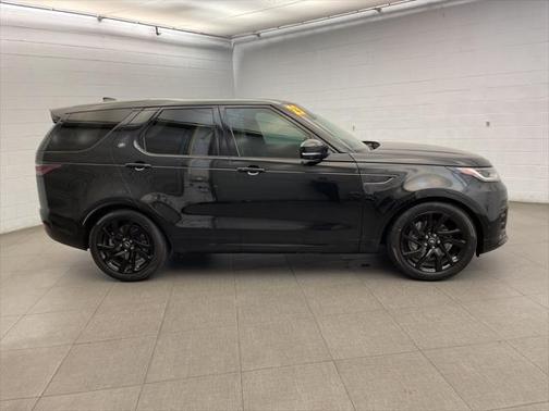 2023 Land Rover Discovery P300 S R-Dynamic