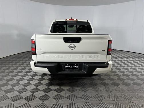 2024 Nissan Frontier SL