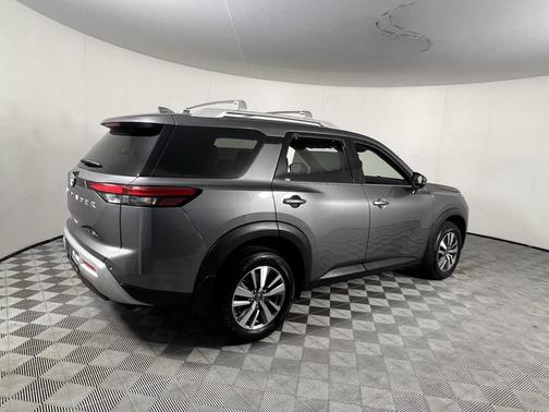 2024 Nissan Pathfinder SL FWD