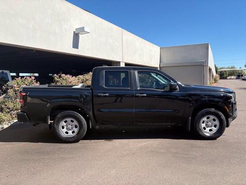 Super Black 2022 Nissan Frontier S