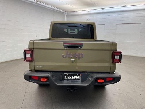 41 2026 Jeep Gladiator Mojave 4x4