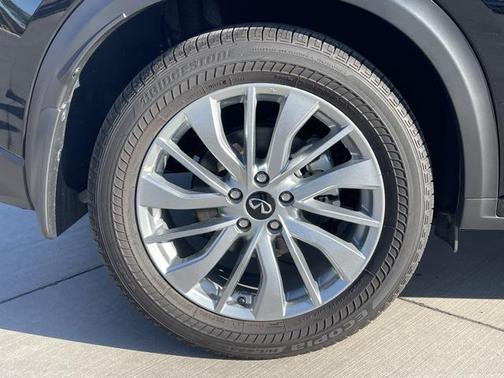2024 INFINITI QX50 LUXE