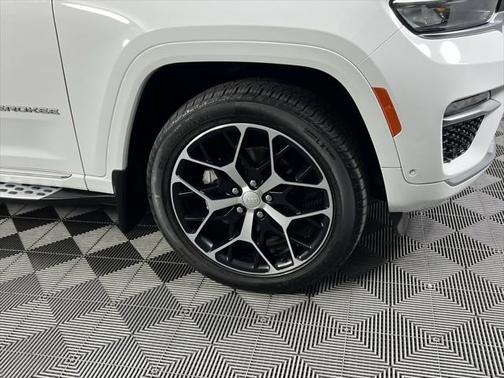 2024 Jeep Grand Cherokee Summit
