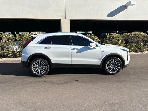 2024 Cadillac XT4 Premium Luxury