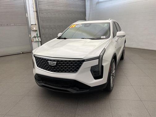 Crystal White Tricoat 2024 Cadillac XT4 Premium Luxury