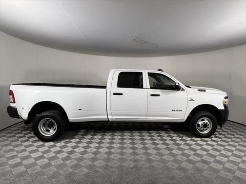 2022 RAM 3500 Tradesman Crew Cab 4x4 8' Box