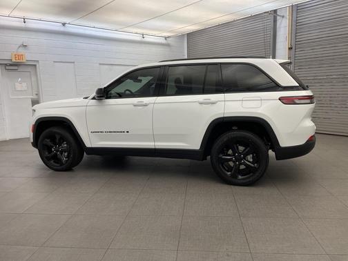 2025 Jeep Grand Cherokee Altitude