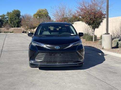 2023 Toyota Sienna XLE