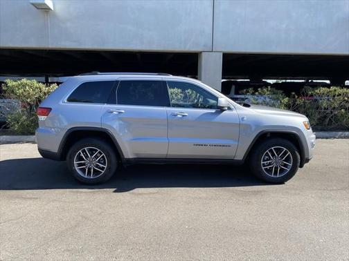 2020 Jeep Grand Cherokee Laredo