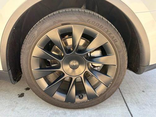 2024 Tesla Model Y Long Range Dual Motor All-Wheel Drive