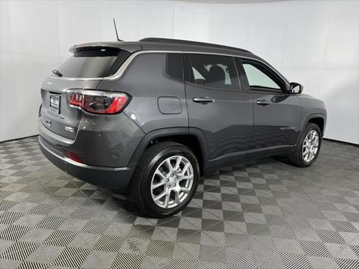 2024 Jeep Compass Latitude Lux