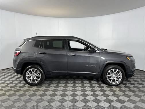 2024 Jeep Compass Latitude Lux