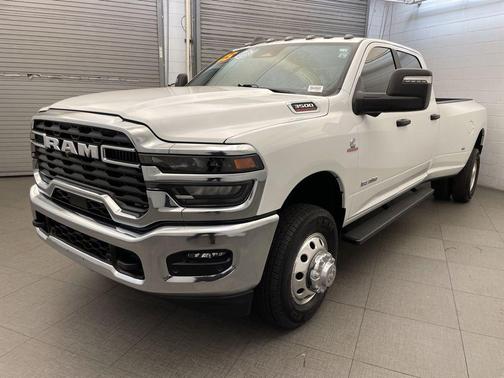 2025 RAM 3500 Big Horn Crew Cab 4x4 8' Box