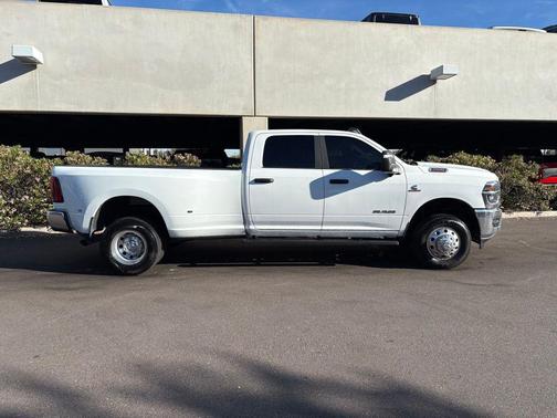 2025 RAM 3500 Big Horn Crew Cab 4x4 8' Box